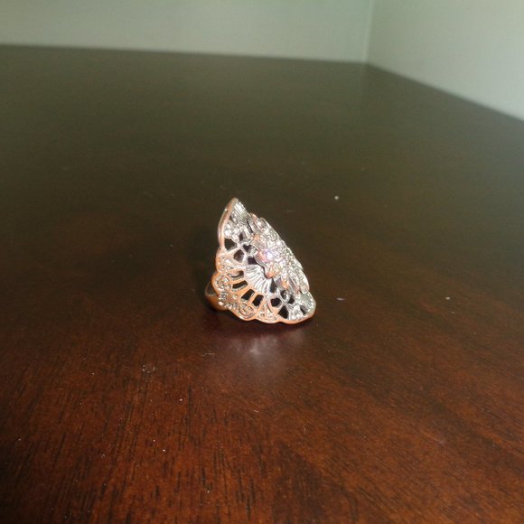 Flowery ring with faux crystals- costume jewelry - Picture 5 of 11